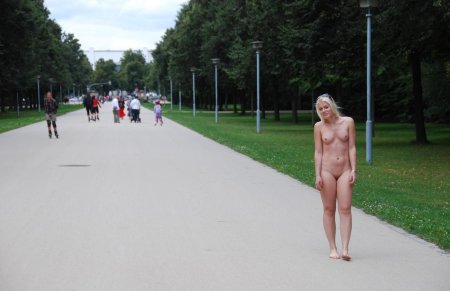 Ходит голышом