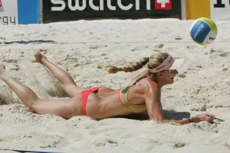 Пляжный волейбол женщины голые
