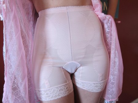 Женщины в прозрачных панталонах