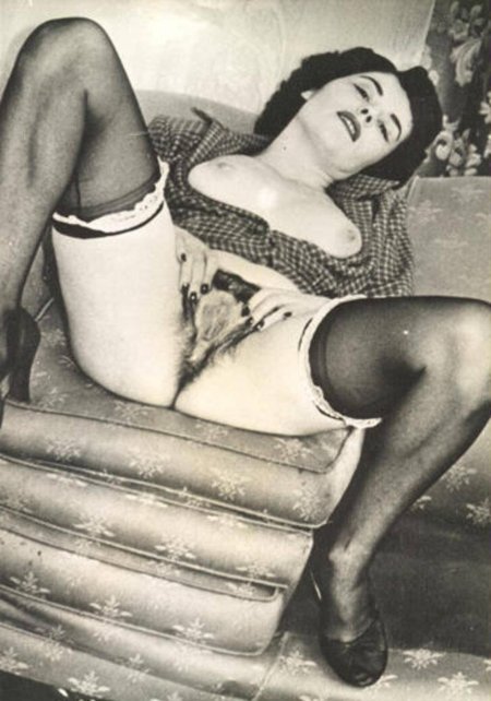 Женщины в чулках ретро