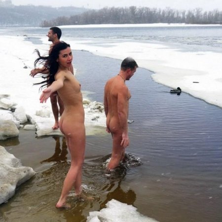 Крещенские купания голые