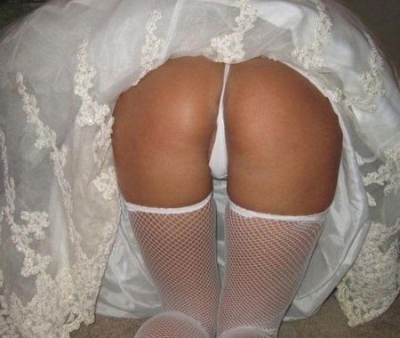 Голые попки в свадебном платье