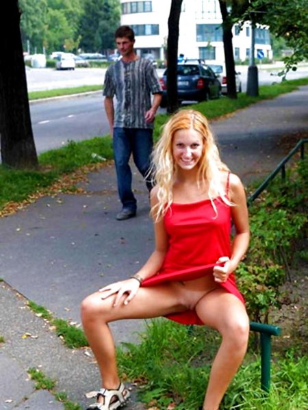 Без трусиков на публике