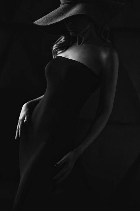 Девушка в шляпе