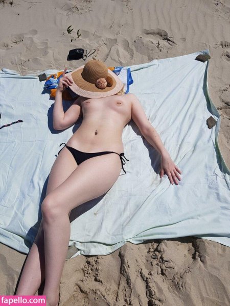 Загораем на пляже