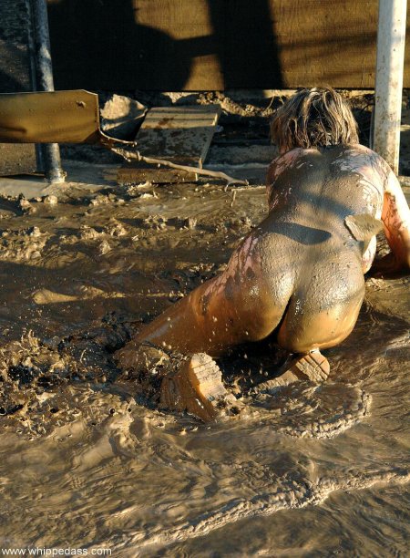 Женские бои в грязи