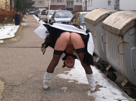 Голые выпускницы без трусов