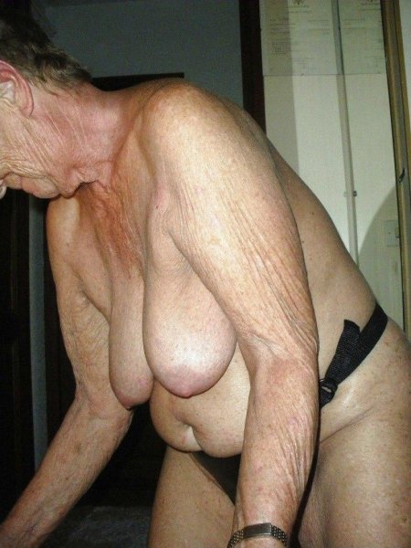 Очень старые голые бабки