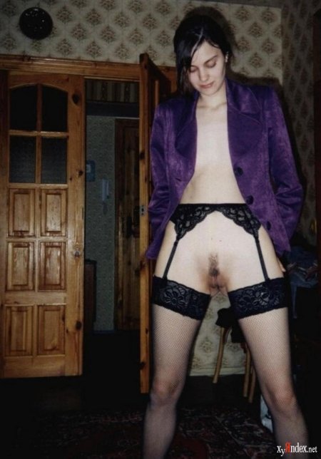 Женщины в чулках без трусов