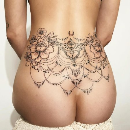 Женские интимные татуировки