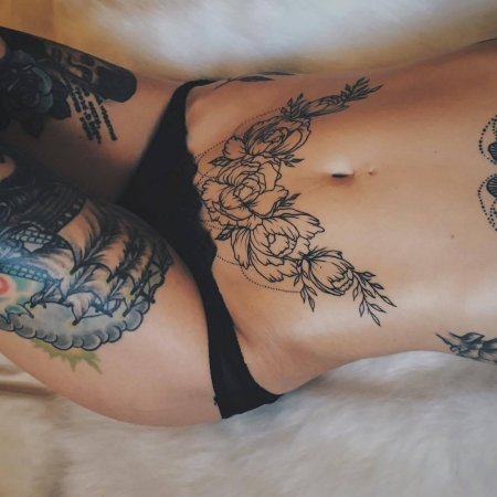 Татуировки женские на животе