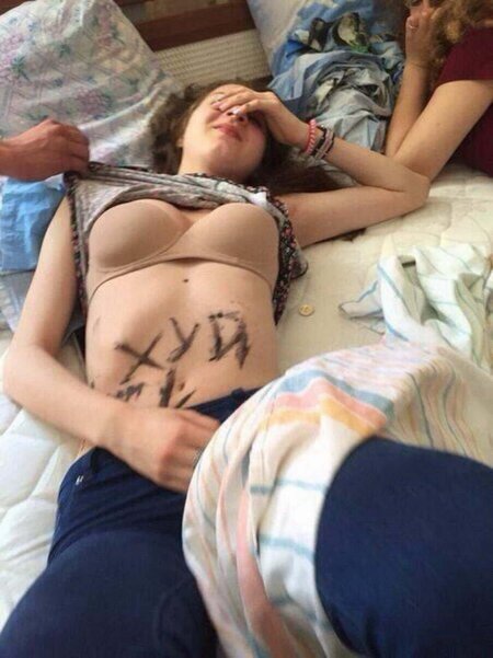 Девушка на вписке