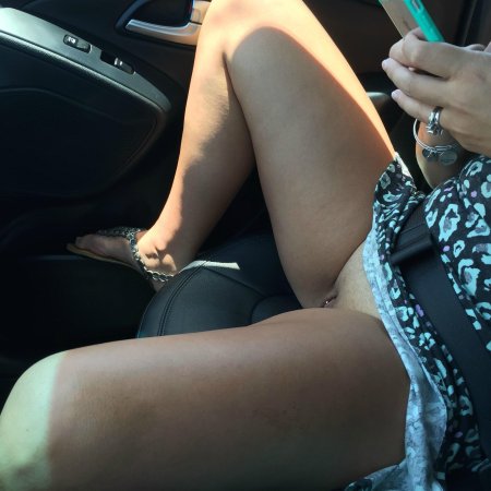 Девушки за рулем без трусиков