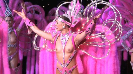 Голые танцовщицы кабаре