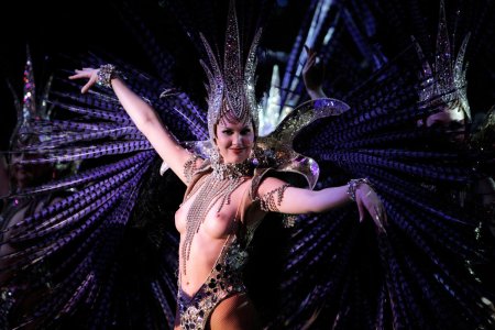 Голые танцовщицы кабаре