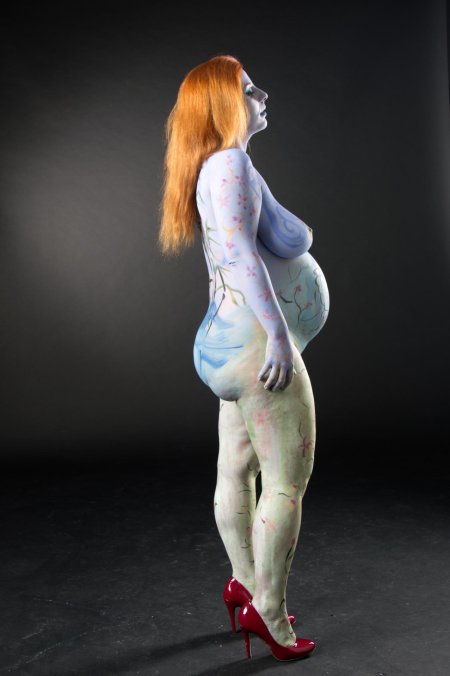 Голые беременные с бодиартом