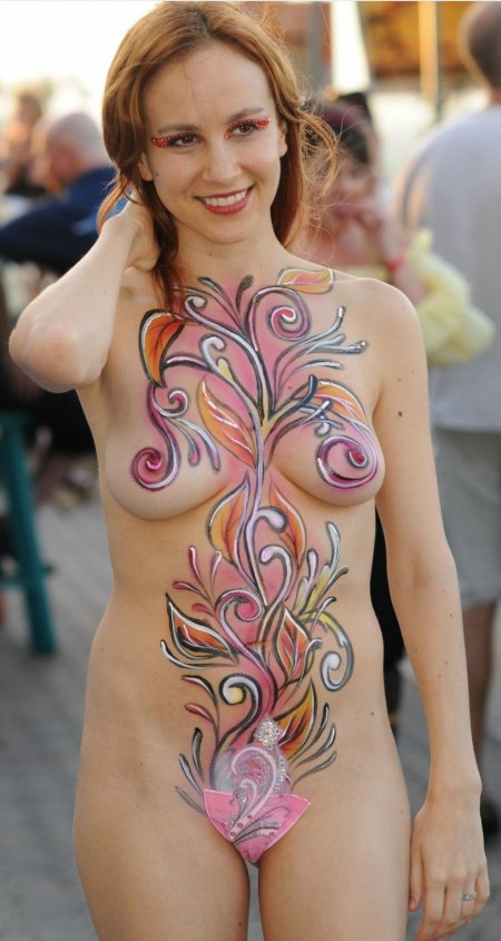 Голые бодиарт