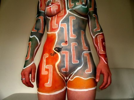 Боди арт женщины ниже пояса