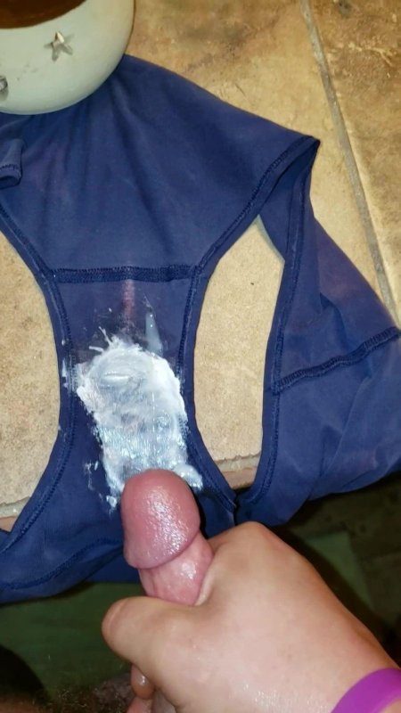 Порно сперма на трусиках