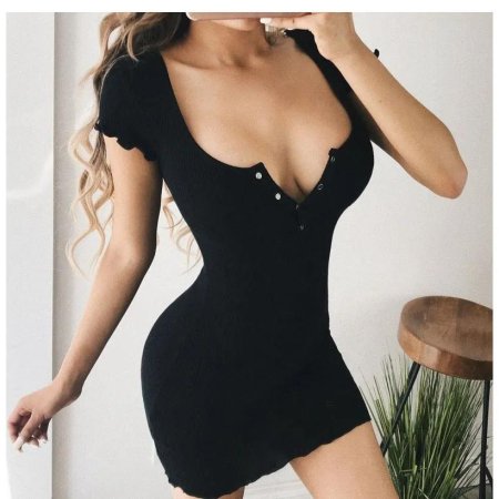 Облегающее платье с декольте