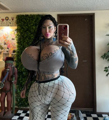 Канадская фрик модель мария магдалина