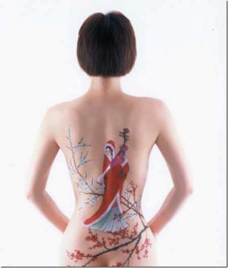 Тату женская на спине