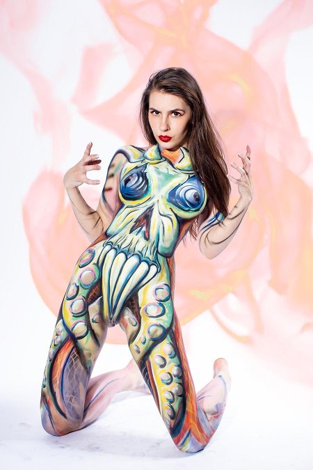 Бодиарт женский на теле