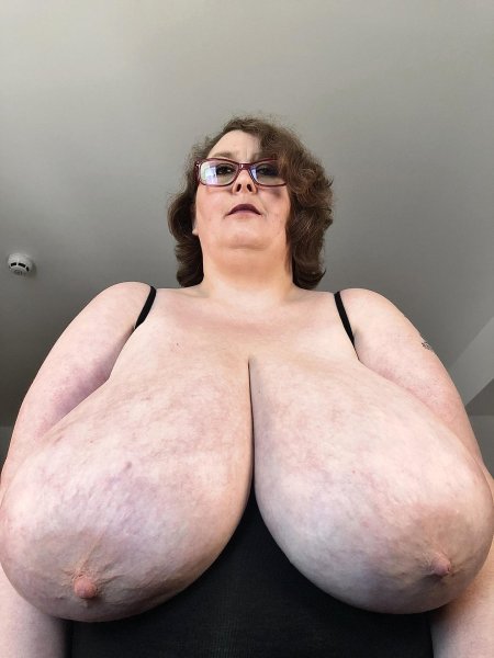 Титьки большие