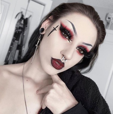 Макияж готический