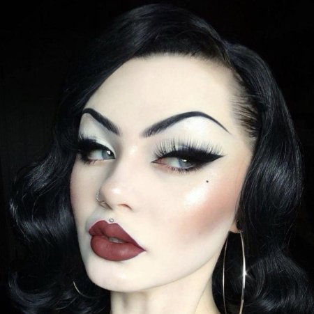 Макияж готический