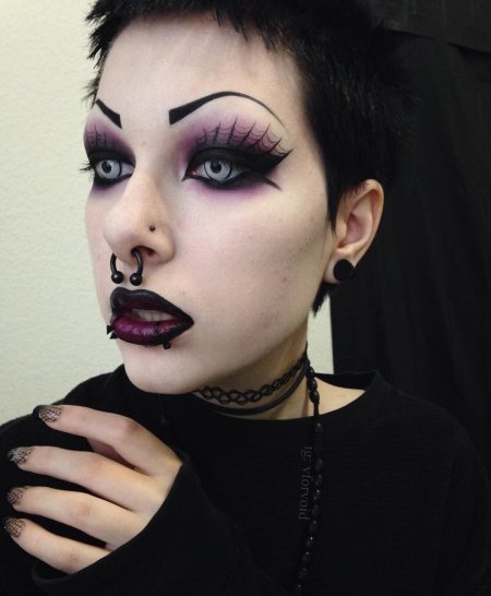 Готический макияж женский