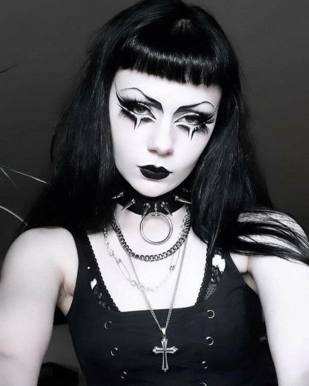 Макияж готический