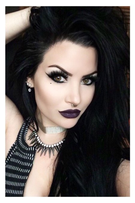 Готическая модель лейг харпер