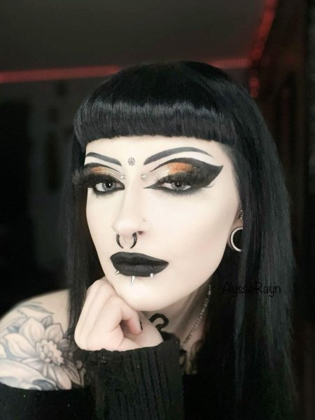 Макияж в стиле готика