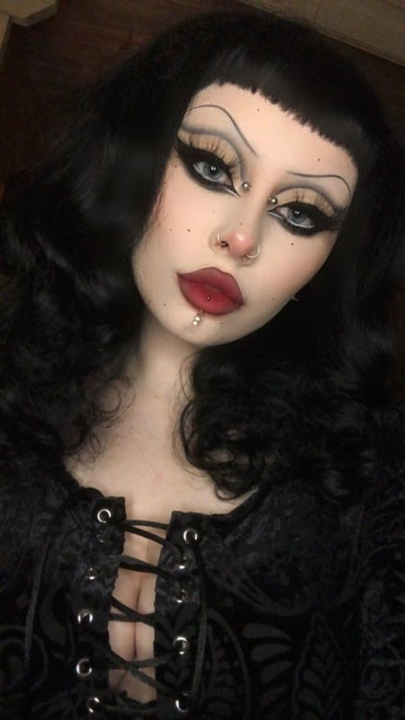 Макияж готический