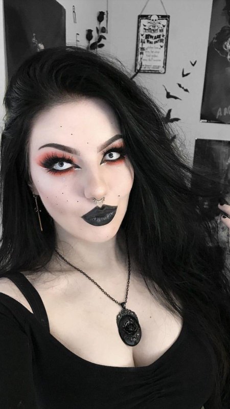 Макияж готический