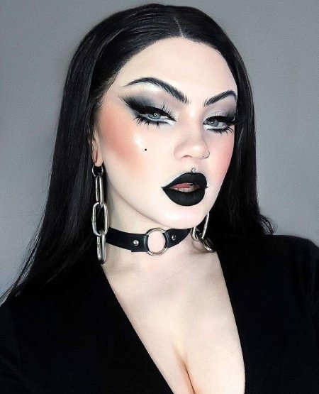 Макияж готический