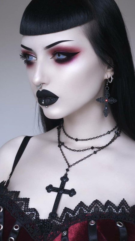 Макияж готический