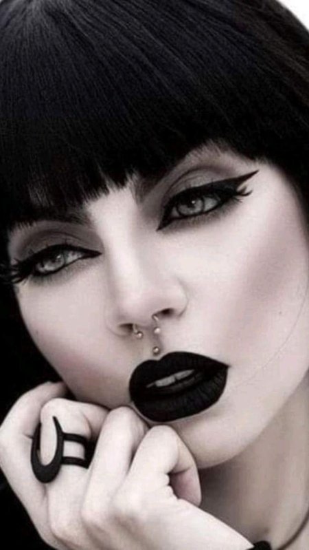 Готический макияж женский