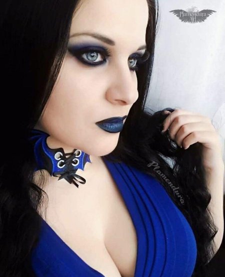 Готическая девушка