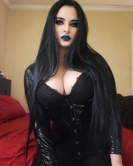 Готы красивые