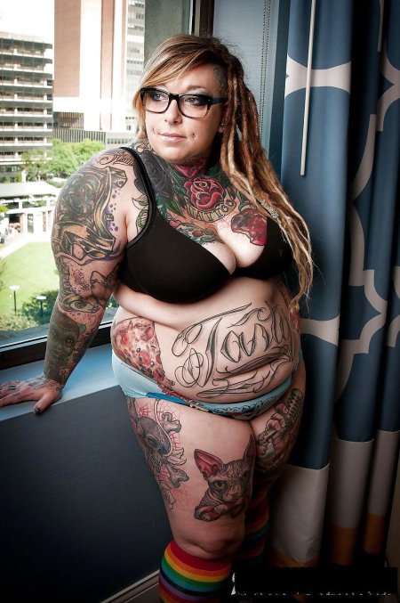 Татуированные толстушки