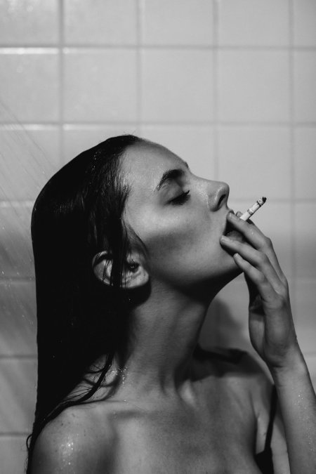 Девушки с сигаретой