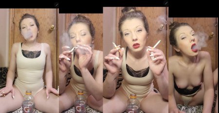 Курящие домашние женщины