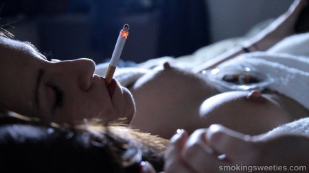 С сигаретой