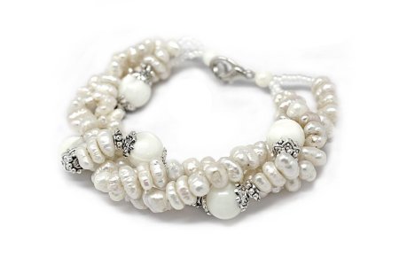 Многослойные браслеты из жемчуга