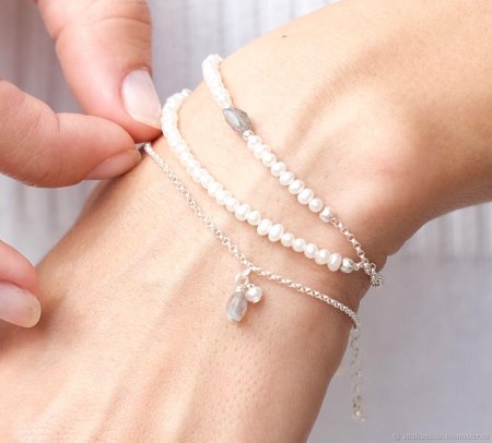 Браслет из мелкого жемчуга