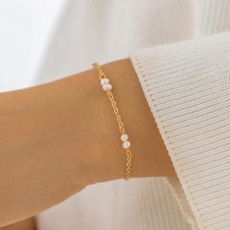 Золотой жесткий браслет с жемчугом