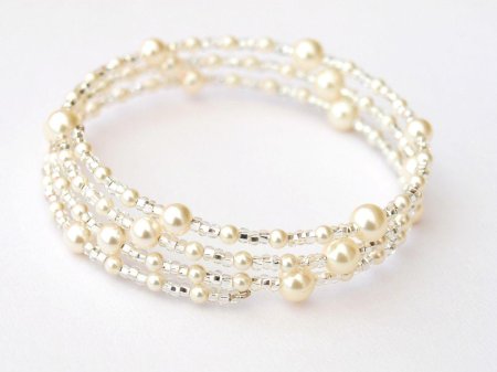 Браслет из искусственного жемчуга