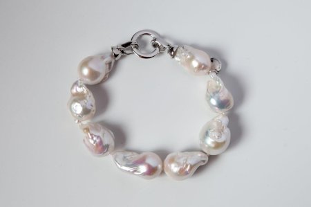 Браслет из барочного плоского жемчуга